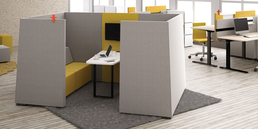 Jazz Silent Box in open plan office with screen and meeting table