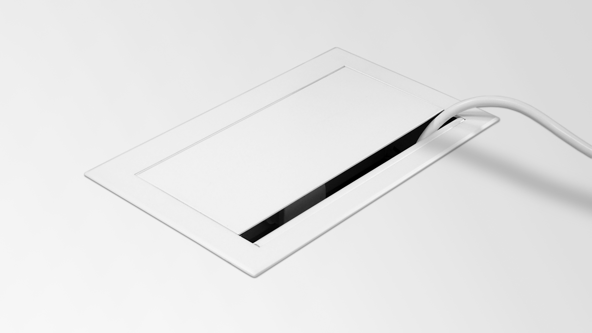 Click in-surface power in white with closed lid