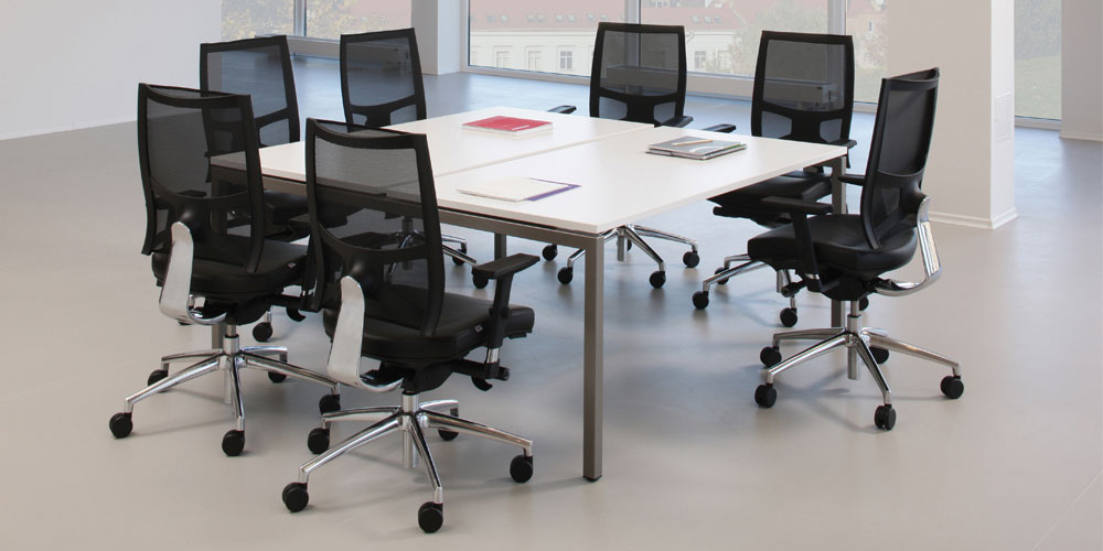 NOVA meeting table with white desktop and anthracite legs